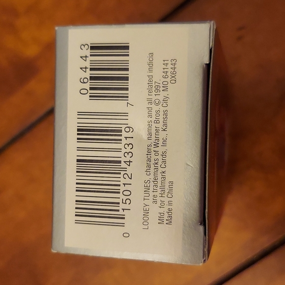 HALLMARK | KEEPSAKE ORNAMENT | BUGS BUNNY / LOONEY TUNES - Picture 7 of 8